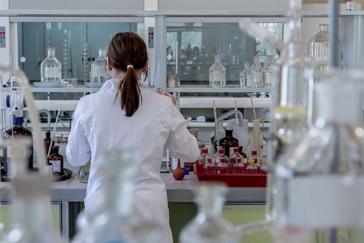 KORONAVIRUS. HŘÍČKA PŘÍRODY NEBO DŮMYSLNÝ VYNÁLEZ?